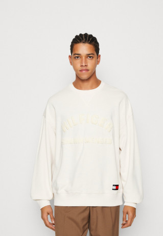 Tommy Hilfiger TOMMY HILFIGER X SHAWN MENDES CREWNECK UNISEX Sweatshirt weathered white TOMMY HILFIGER X SHAWN MENDES CREWNECK UNISEX Толстовка выветрившийся белый