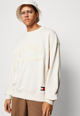 Tommy Hilfiger TOMMY HILFIGER X SHAWN MENDES CREWNECK UNISEX Sweatshirt weathered white TOMMY HILFIGER X SHAWN MENDES CREWNECK UNISEX Толстовка выветрившийся белый