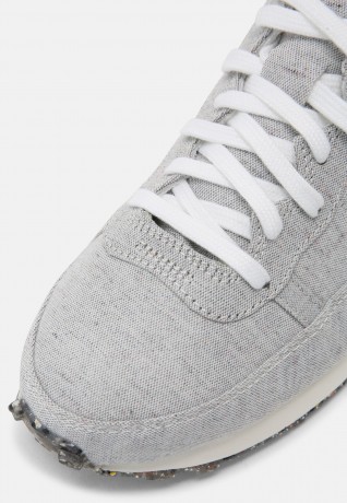 Nike Sportswear CHALLENGER OG UNISEX Sneaker low white/grey/dark red CHALLENGER OG UNISEX Низкие кроссовки женские белый/серый/темно-красный