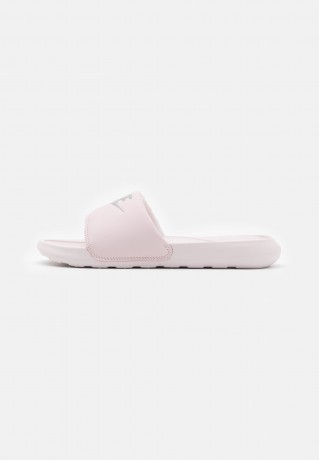 Nike Sportswear VICTORI ONE SLIDE Pantolette flach barely rose/metallic silver VICTORI ONE SLIDE Мюли на плоской подошве едва розовый/серебристый металлик