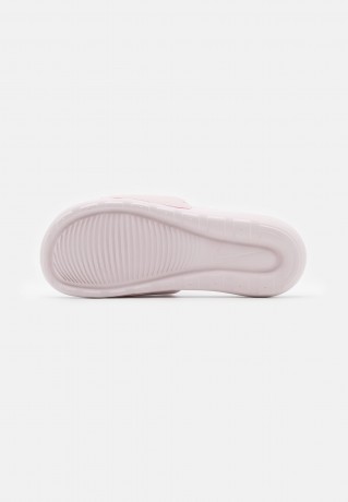 Nike Sportswear VICTORI ONE SLIDE Pantolette flach barely rose/metallic silver VICTORI ONE SLIDE Мюли на плоской подошве едва розовый/серебристый металлик