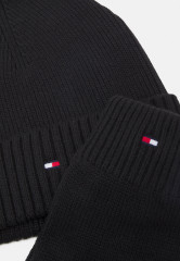 Tommy Hilfiger ESSENTIAL BEANIE &amp; GLOVES SET Gloves black ESSENTIAL BEANIE &amp;amp; GLOVE SET Перчатки черный