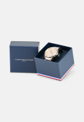 Tommy Hilfiger CASE WITH STONES Chronograph watch rose gold-coloured КОРПУС С КАМНЯМИ Часы с хронографом цвет розового золота