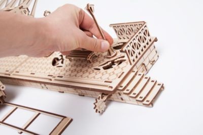 UGEARS Modellbausatz BAHNSTEIG Комплект моделей ЖЕЛЕЗНОДОРОЖНАЯ ПЛАТФОРМА