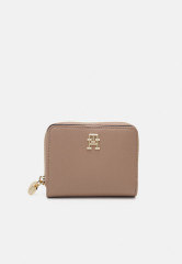 Tommy Hilfiger CHIC MED DOUBLE FUNCTION Wallet oat milk CHIC MED DOUBLE FUNCTION Бумажник овсяное молоко