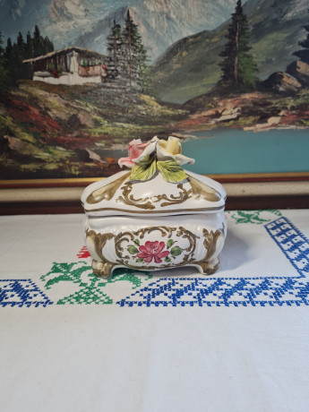 Bassano im Stil Шкатулка с фактурным цветочным узором "Розы", ручная роспись, 15 x 10 x 13,5 см, Италия, 1960-70гг.