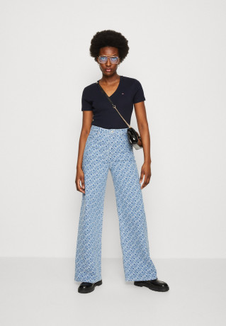 Tommy Hilfiger SLIM CODY NECK Print T-shirt desert sky SLIM CODY NECK Футболка с принтом небо пустыни