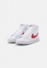Nike Sportswear BLAZER MID #x27;77 NEXT NATURE 2 Sneaker high white/gym red/black BLAZER MID #x27;77 NEXT NATURE 2 — Высокие кроссовки женские белый/спортивный красный/черный