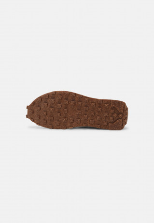 Nike Sportswear DBREAK TYPE M2Z2 UNISEX Sneaker low white/galactic jade/white/volt DBREAK TYPE M2Z2 UNISEX Низкие кроссовки женские белый/галактический нефрит/белый/вольт