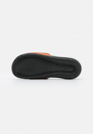 Nike Sportswear VICTORI ONE SLIDE Pantolette flach black/metallic copper VICTORI ONE SLIDE Мюли на плоской подошве черный/медный металлик