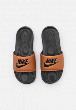Nike Sportswear VICTORI ONE SLIDE Pantolette flach black/metallic copper VICTORI ONE SLIDE Мюли на плоской подошве черный/медный металлик