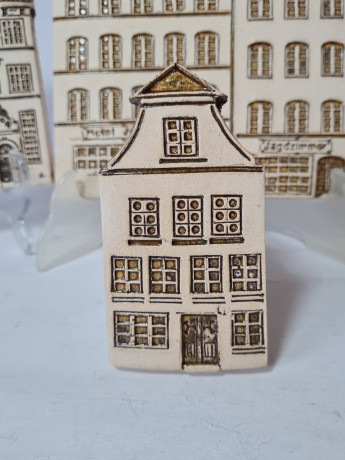 Travemunder Keramikwerkstatt Набор керамических панно "Фасады Любека" в бело-коричневых тонах, 4 шт, 22,5 x 17 см, 17 x 12 см, 18 x 10 см, 11 x 6 см, Германия, 1960-70гг.