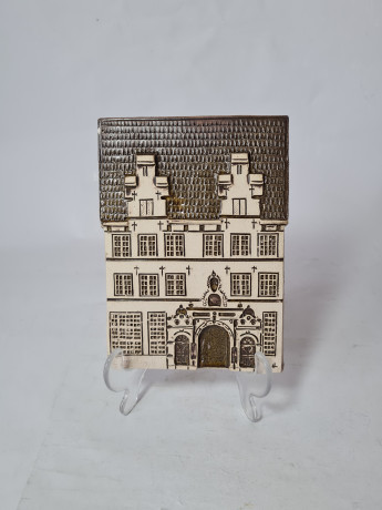 Travemunder Keramikwerkstatt Набор керамических панно "Фасады Любека" в бело-коричневых тонах, 4 шт, 22,5 x 17 см, 17 x 12 см, 18 x 10 см, 11 x 6 см, Германия, 1960-70гг.