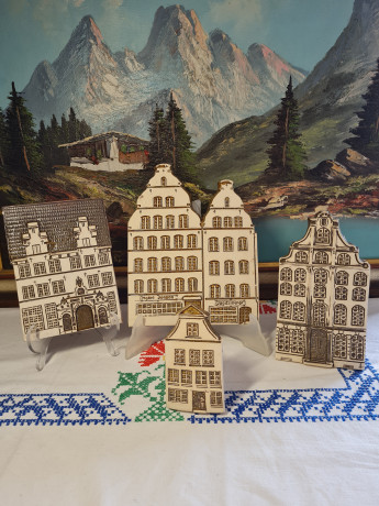 Travemunder Keramikwerkstatt Набор керамических панно "Фасады Любека" в бело-коричневых тонах, 4 шт, 22,5 x 17 см, 17 x 12 см, 18 x 10 см, 11 x 6 см, Германия, 1960-70гг.