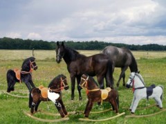 Erst-Holz Grosses Pluschpferd wie Haflinger Schaukelpferd Holzpferd hellbraun Большая плюшевая лошадка