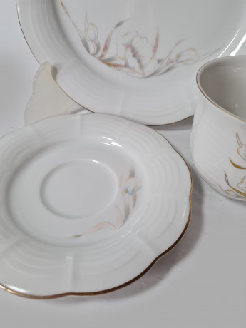 Чайное трио винтажное Winterling Markteluthen Bavaria с позолотой и рельефным рисунком, фарфор, Германия, 1960-70гг.