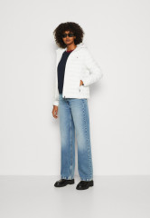 Tommy Hilfiger PADDED GLOBAL STRIPE JACKET Light jacket ecru УТЕПЛЕННАЯ КУРТКА GLOBAL STRIPE JACKET Легкая куртка экрю
