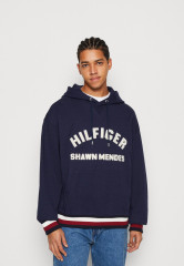 Tommy Hilfiger TOMMY HILFIGER X SHAWN MENDES HOODIE UNISEX Hoodie carbon navy TOMMY HILFIGER X SHAWN MENDES HOODIE UNISEX Худи углеродный флот
