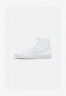 Nike Sportswear BLAZER MID #x27;77 NEXT NATURE 2 Sneaker high white/barely green BLAZER MID #x27;77 NEXT NATURE 2 — Высокие кроссовки женские белый/еле зеленый