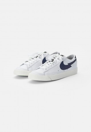 Nike Sportswear NIKE BLAZER LOW  Sneaker low white/aquamarine-lime glow-off noir-sail NIKE BLAZER LOW — Низкие кроссовки женские белый/аквамариново-лаймовый светящийся нуар-парус