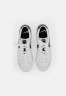 Nike Sportswear NIKE BLAZER LOW  Sneaker low white/aquamarine-lime glow-off noir-sail NIKE BLAZER LOW — Низкие кроссовки женские белый/аквамариново-лаймовый светящийся нуар-парус