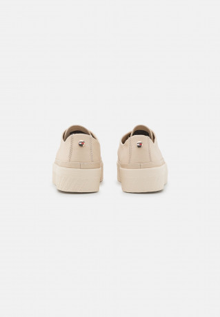 Tommy Hilfiger MONOCHROMATIC Trainers classic beige МОНОХРОМАТИЧЕСКИЙ Кроссовки классический бежевый