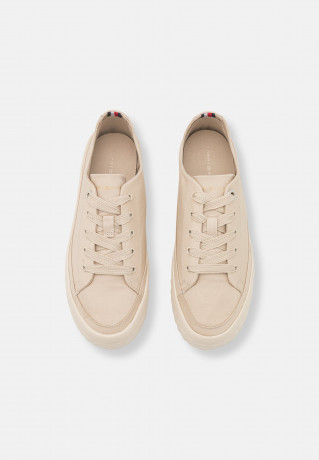 Tommy Hilfiger MONOCHROMATIC Trainers classic beige МОНОХРОМАТИЧЕСКИЙ Кроссовки классический бежевый