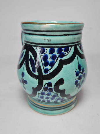 Винтажная кофейная чашка, светло-бирюзовый фарфор с темно-синим декором, ручная роспись, 11 x 12см, Германия, 1960-70гг.