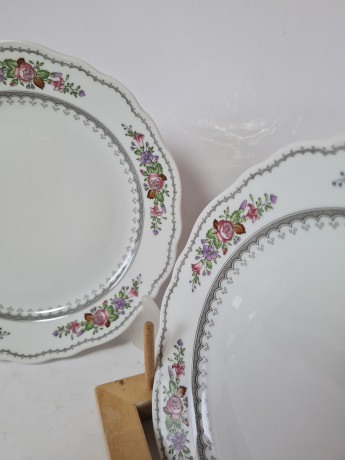 Hutschenreuther НАБОР Фарфоровых тарелок с цветочным рисунком и узором по краю, 19,5 см, 6 шт., Германия, 1960-70гг.