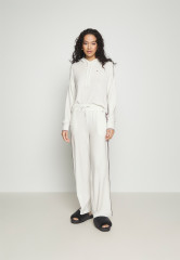 Tommy Hilfiger LONG PANTS TAPE EXT SIZES Tracksuit bottoms ecru LONG PANTS TAPE EXT SIZES Спортивные штаны экрю