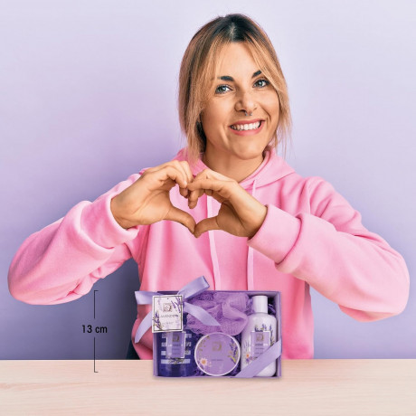 Accentra Shower Set Women Gift Set Lavender in Beautiful Gift Box Подарочный набор "Лаванда" из 4 предметов с гелем для душа, лосьоном для тела, маслом для тела и сетчатой губкой