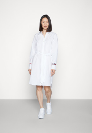Tommy Hilfiger MONICA KNEE SHIRT DRESS  Shirt dress optic white MONICA KNEE SHIRT DRESS Платье-рубашка оптический белый