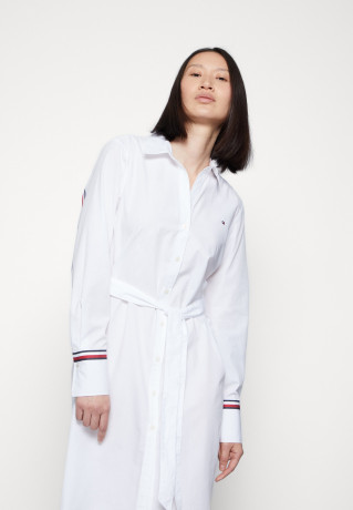 Tommy Hilfiger MONICA KNEE SHIRT DRESS  Shirt dress optic white MONICA KNEE SHIRT DRESS Платье-рубашка оптический белый