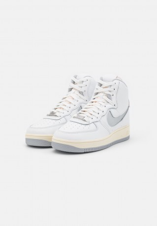 Nike Sportswear W AF1 SCULPT Sneaker high summit white/silver/coconut milk/wolf grey W AF1 SCULPT Высокие кроссовки женские вершина белый/серебристый/кокосовое молоко/волчий серый