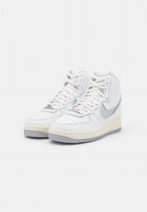 Nike Sportswear W AF1 SCULPT Sneaker high summit white/silver/coconut milk/wolf grey W AF1 SCULPT Высокие кроссовки женские вершина белый/серебристый/кокосовое молоко/волчий серый
