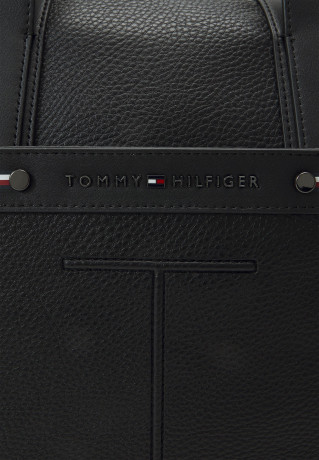 Tommy Hilfiger CENTRAL DUFFLE Weekend bag black CENTRAL DUFFLE Сумка выходного дня черный