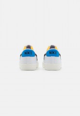 Nike Sportswear BLAZER 77 VNTG UNISEX Sneaker low white/black/light photo blue/sail/team orange BLAZER 77 VNTG UNISEX Низкие кроссовки женские белый/черный/светло-голубой/парус/оранжевый