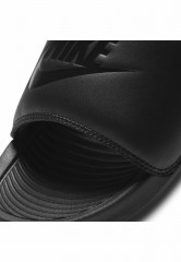 Nike Sportswear VICTORI ONE SLIDE Pantolette flach black/black-black VICTORI ONE SLIDE Мюли на плоской подошве черный/черный-черный