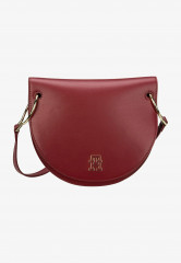 Tommy Hilfiger CHIC SADDLE Across body bag rouge CHIC SADDLE Сумка через плечо румяна