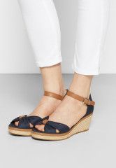 Tommy Hilfiger ICONIC ELBA  Platform sandals dark blue ICONIC ELBA Сандалии на платформе темно-синий