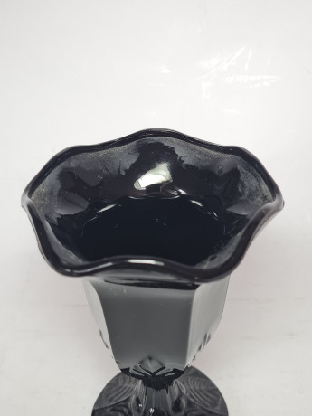 Fidenza Italy Кубок для вина из тонкого фарфора с рельефным краем, 15,5 x 9,5 см, Италия, 1960-70гг.