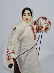 Фигурка винтажная Ainamoia / Arts Crisana, Oradea &quot;Девушка в этническом костюме с пряжей&quot;, 23 см, Румыния, 1960-70гг.