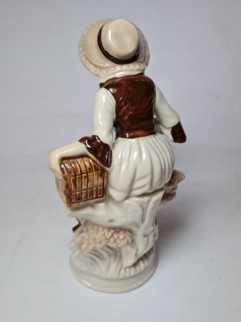 Porzellanfigur Фарфоровая статуэтка Женщина с корзинкой и птицей на руке, 17,5 x 9 см, Германия, 1960-70гг.