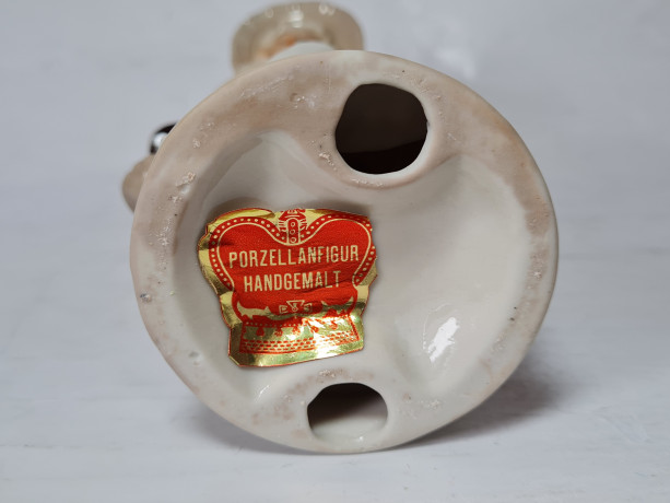 Porzellanfigur Фарфоровая статуэтка Женщина с корзинкой и птицей на руке, 17,5 x 9 см, Германия, 1960-70гг.