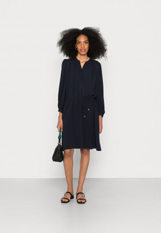 Tommy Hilfiger SHIFT KNEE DRESS Day dress desert sky ПЛАТЬЕ SHIFT KNEE Повседневное платье небо пустыни