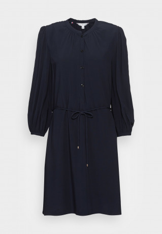 Tommy Hilfiger SHIFT KNEE DRESS Day dress desert sky ПЛАТЬЕ SHIFT KNEE Повседневное платье небо пустыни