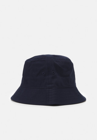 Tommy Hilfiger FLAG BUCKET HAT Hat desert sky FLAG BUCKET HAT Шяпа небо пустыни