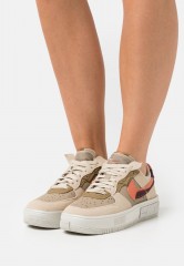 Nike Sportswear AIR FORCE 1 FONTANKA Sneaker low madder root/burgundy crush/khaki/hazel rush AIR FORCE 1 FONTANKA кроссовки женские низкие корень марены/бордовый краш/хаки/орешник
