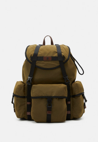 Tommy Hilfiger MODERN UTILITY BACKPACK UNISEX Rucksack faded military РЮКЗАК MODERN UTILITY UNISEX рюкзак выцветший военный