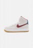 Nike Sportswear W AF1 SCULPT Sneaker high summit white/team red/valerian blue/white/gum brown W AF1 SCULPT Высокие кроссовки женские вершина белый/команда красный/валериана синий/белый/камедь коричневая